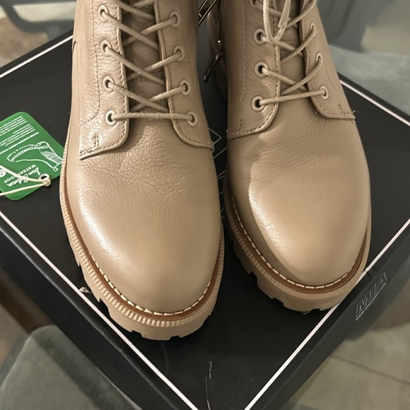 Taupe boots military combat tan 8.5 BNWT - Picture 9 of 14